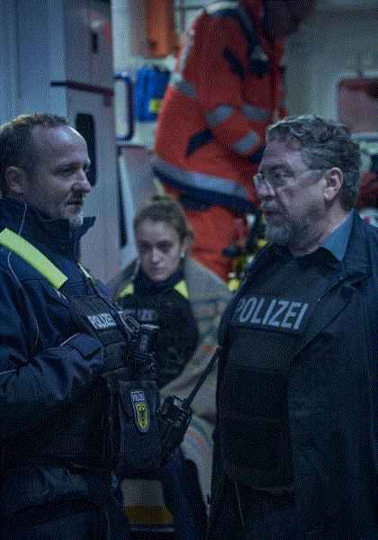 夜班：事故海报